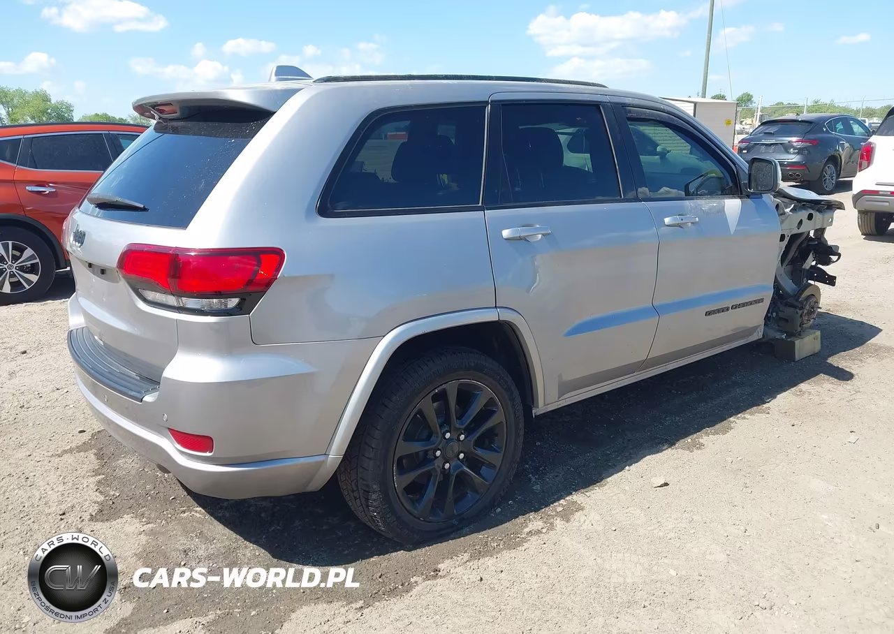 2018 Jeep Grand Cherokee Altitude 4X2 VIN:1C4RJEAG5JC512026 - 4