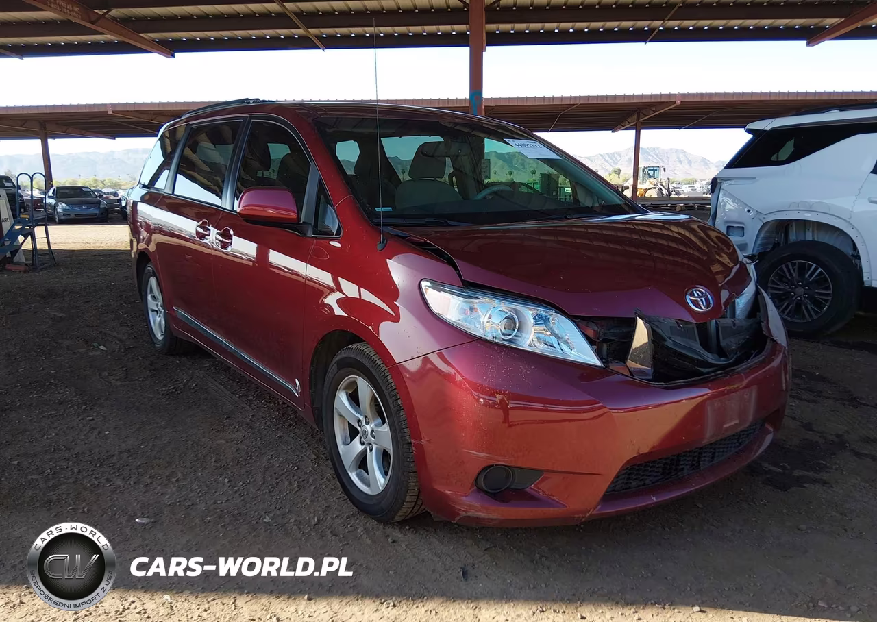 2012 Toyota Sienna Le V6 8 Passenger