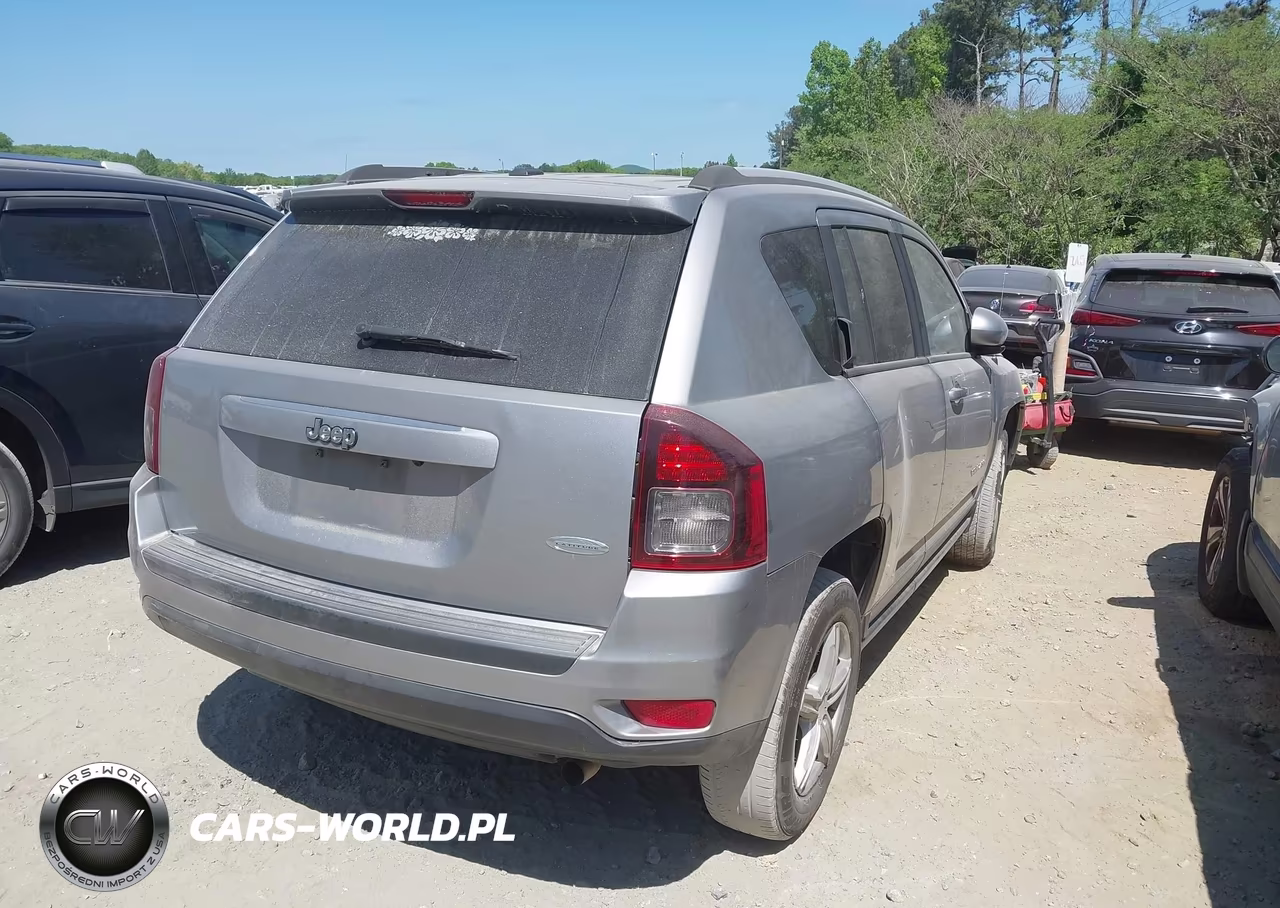 2016 Jeep Compass Latitude VIN:1C4NJCEA5GD619783 - 4