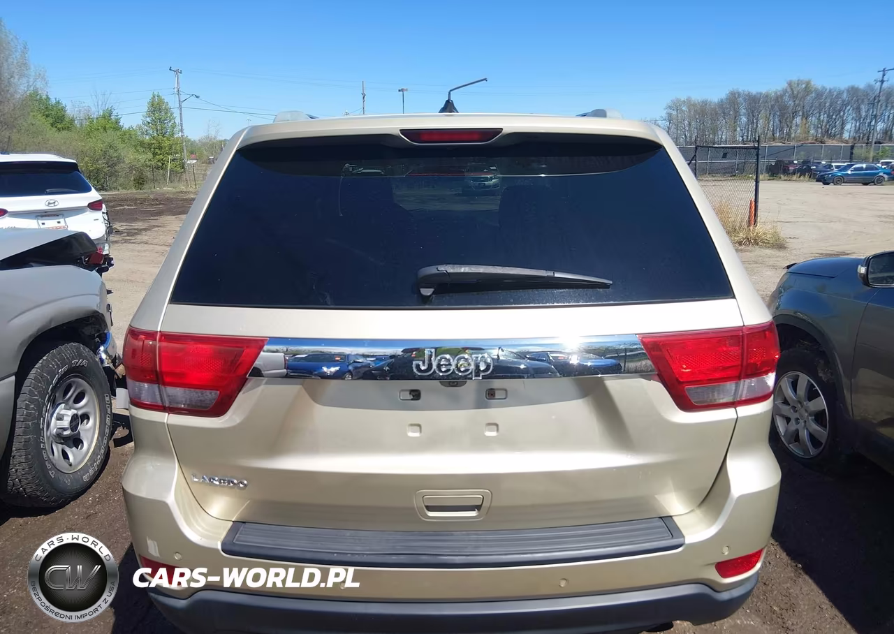 2011 Jeep Grand Cherokee Laredo VIN:1J4RS4GG8BC739494 - 17