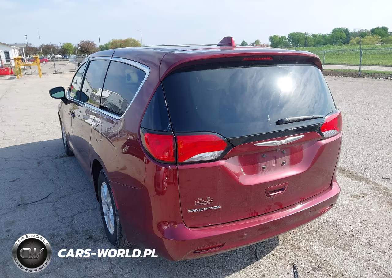 2017 Chrysler Pacifica Touring VIN:2C4RC1DG4HR522174 - 3