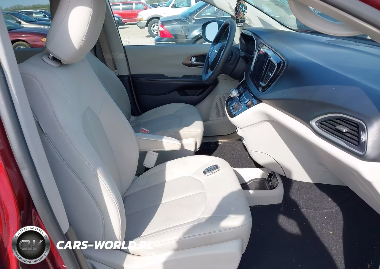 2017 Chrysler Pacifica Touring VIN:2C4RC1DG4HR522174 - 5