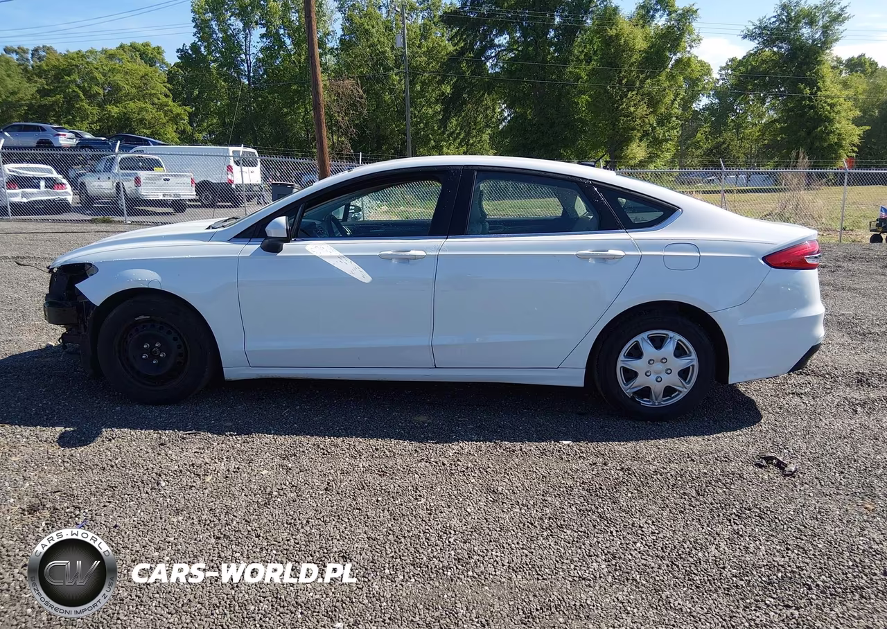 2019 Ford Fusion S VIN:3FA6P0G74KR280118 - 15