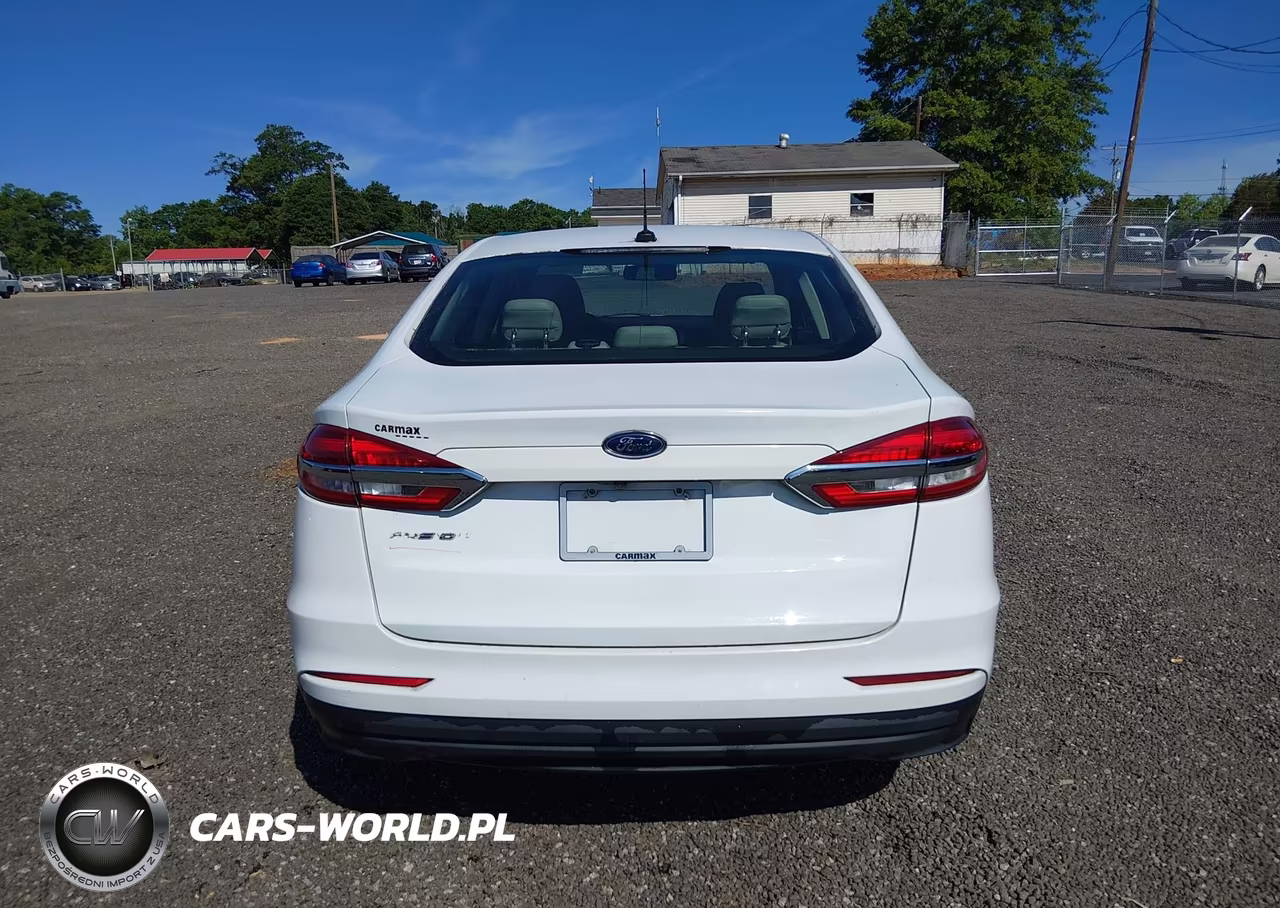 2019 Ford Fusion S VIN:3FA6P0G74KR280118 - 17