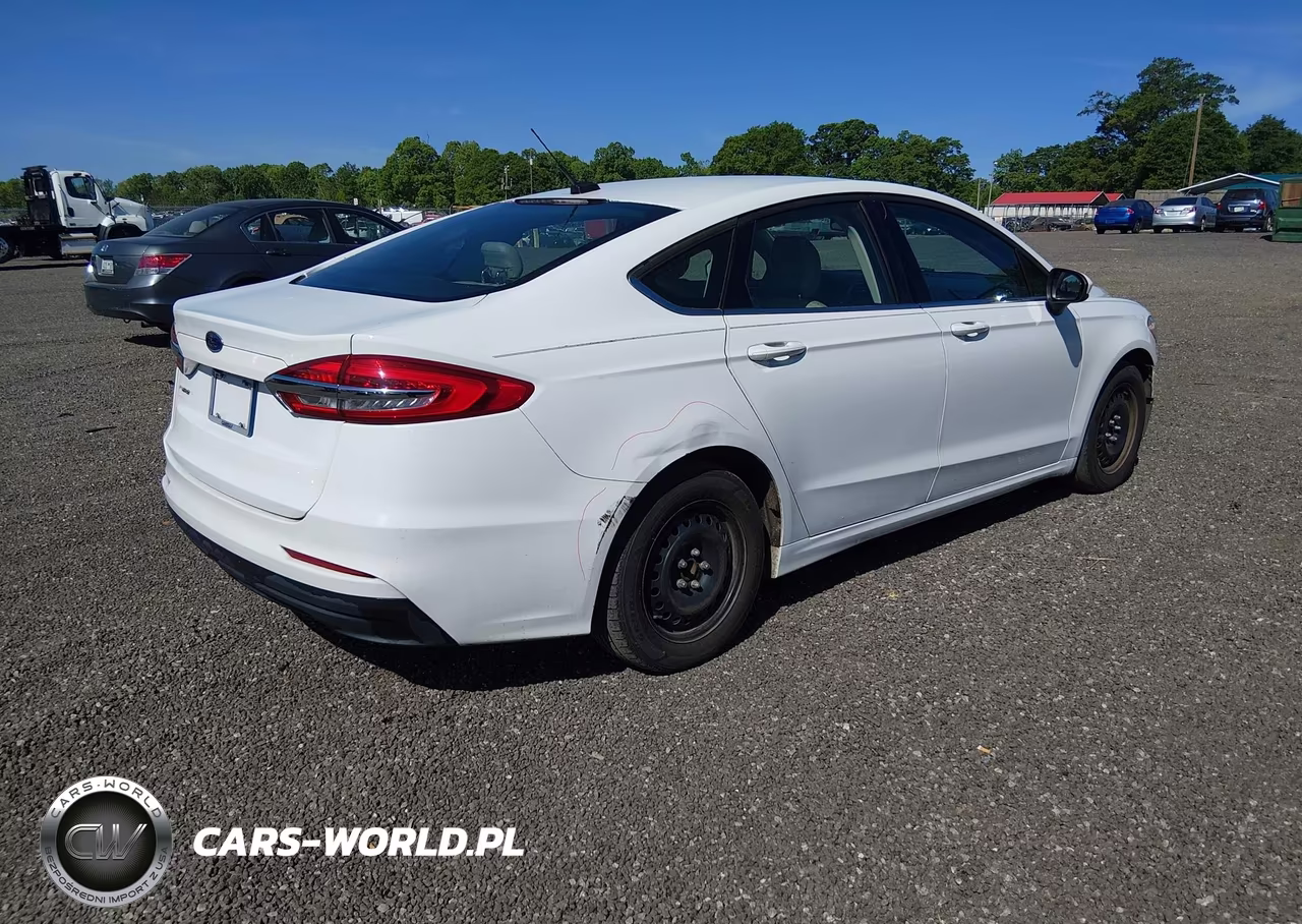 2019 Ford Fusion S VIN:3FA6P0G74KR280118 - 4