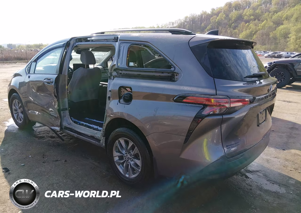 2022 Toyota Sienna Le VIN:5TDBSKFC0NS040907 - 3