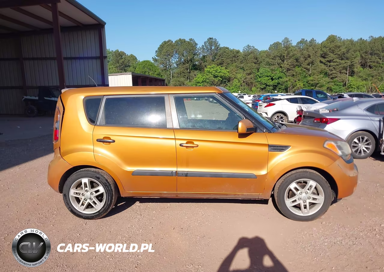2011 Kia Soul + VIN:KNDJT2A27B7213898 - 13