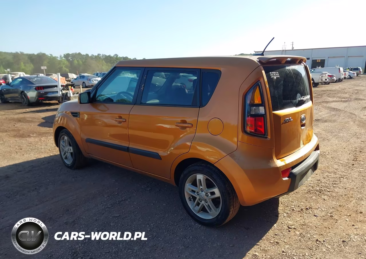 2011 Kia Soul + VIN:KNDJT2A27B7213898 - 3