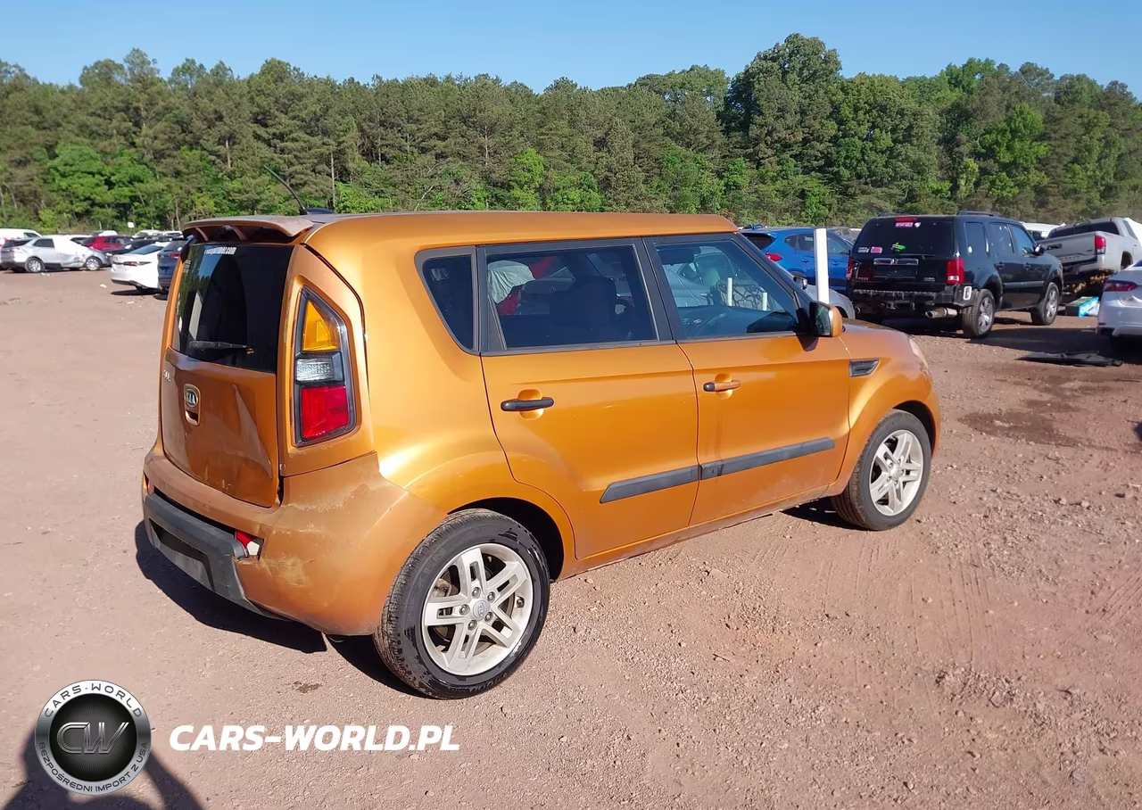 2011 Kia Soul + VIN:KNDJT2A27B7213898 - 4