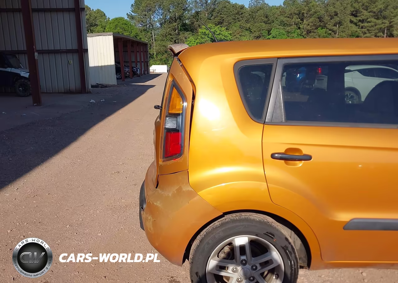 2011 Kia Soul + VIN:KNDJT2A27B7213898 - 6