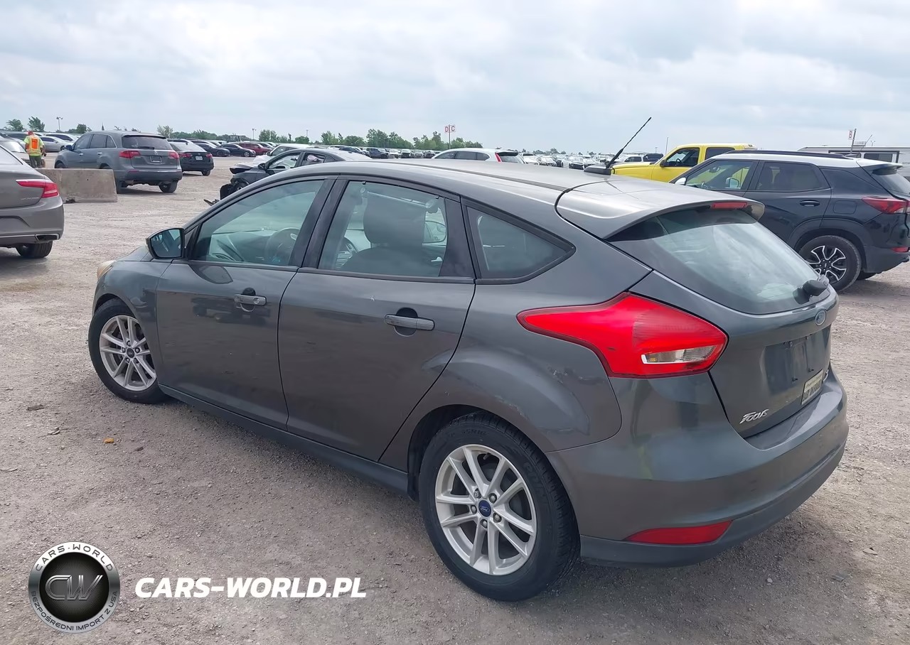 2016 Ford Focus Se VIN:1FADP3K24GL359914 - 3