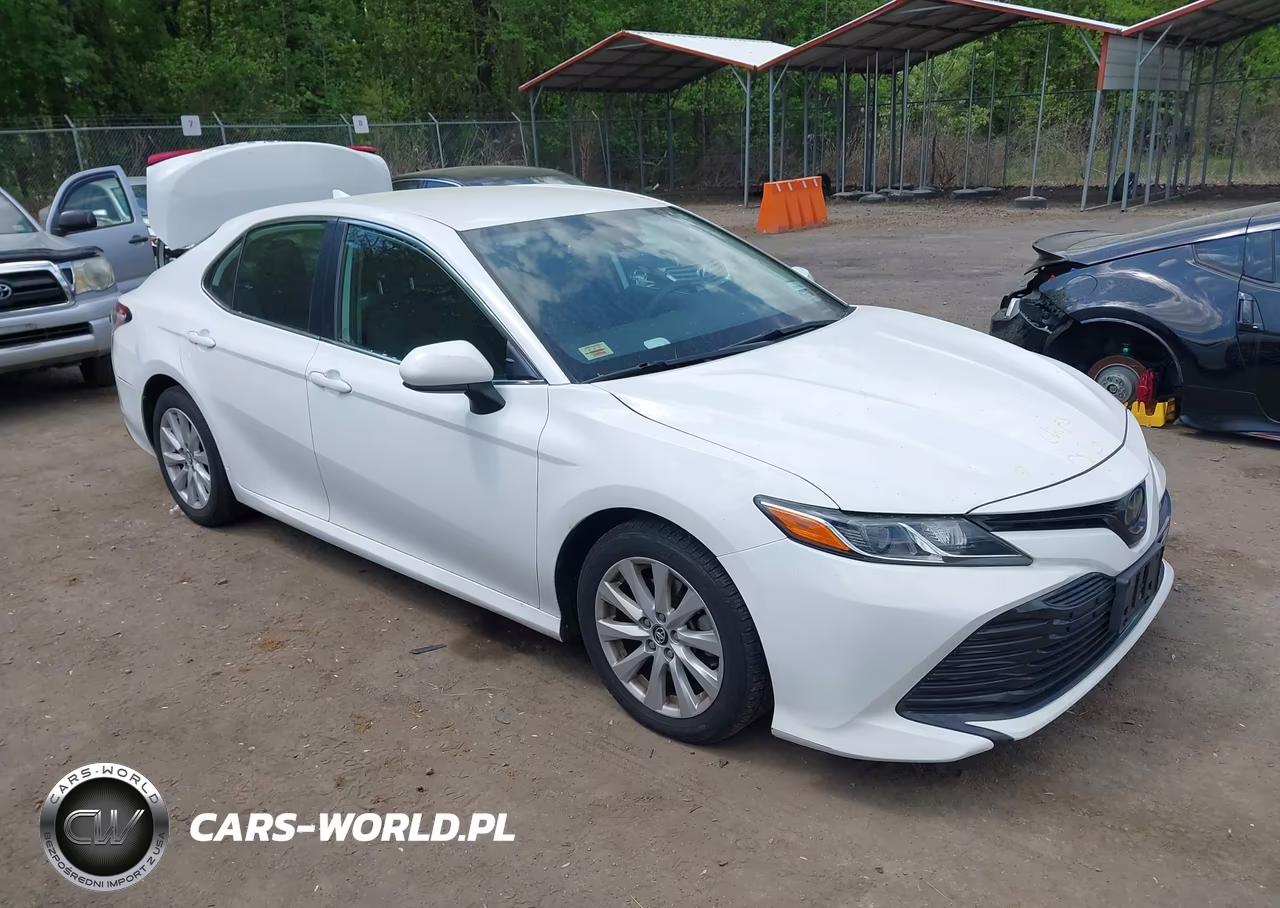 2020 Toyota Camry Le – zdjęcie 1 z 16