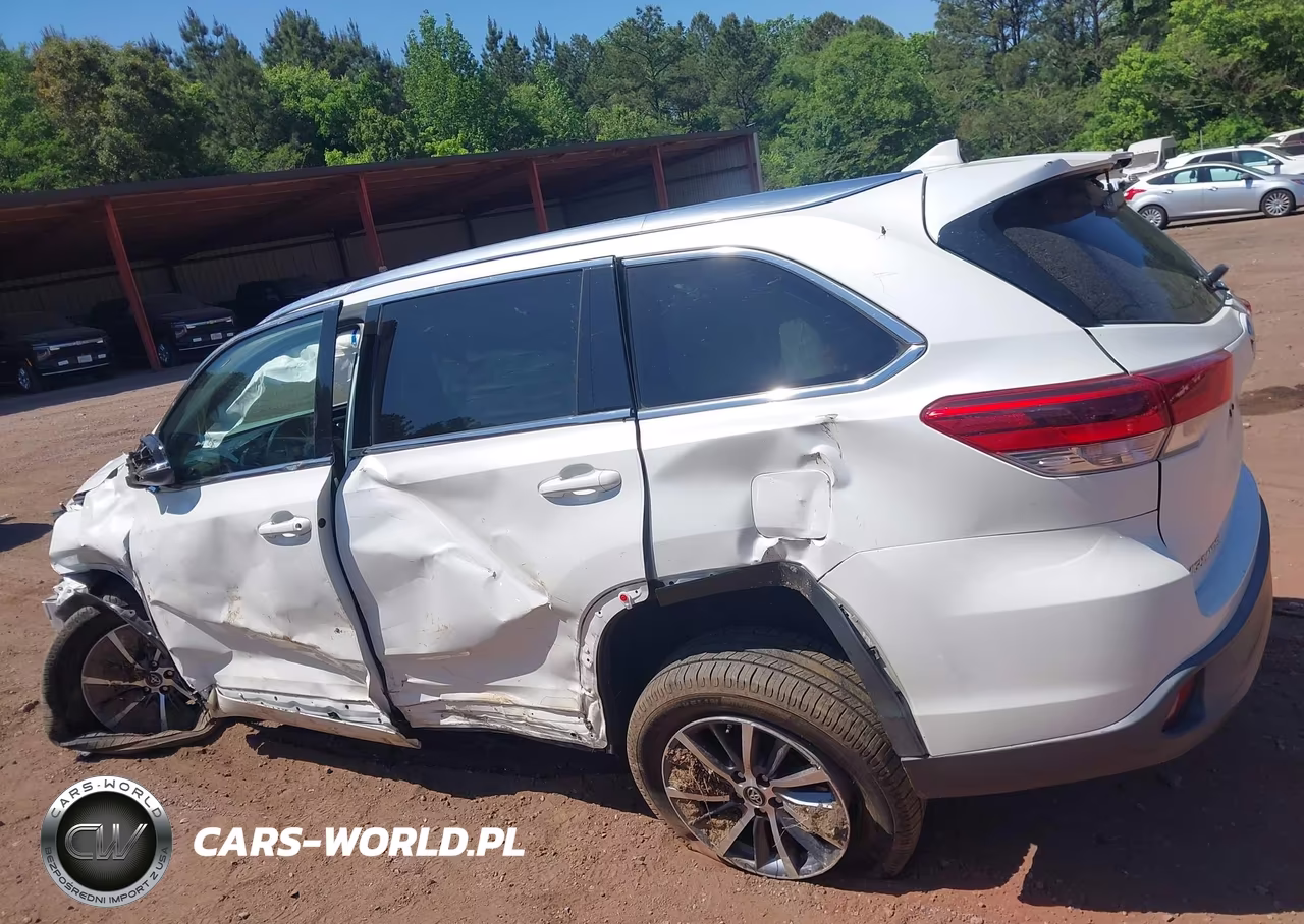 2017 Toyota Highlander Xle VIN:5TDKZRFHXHS525706 - 14