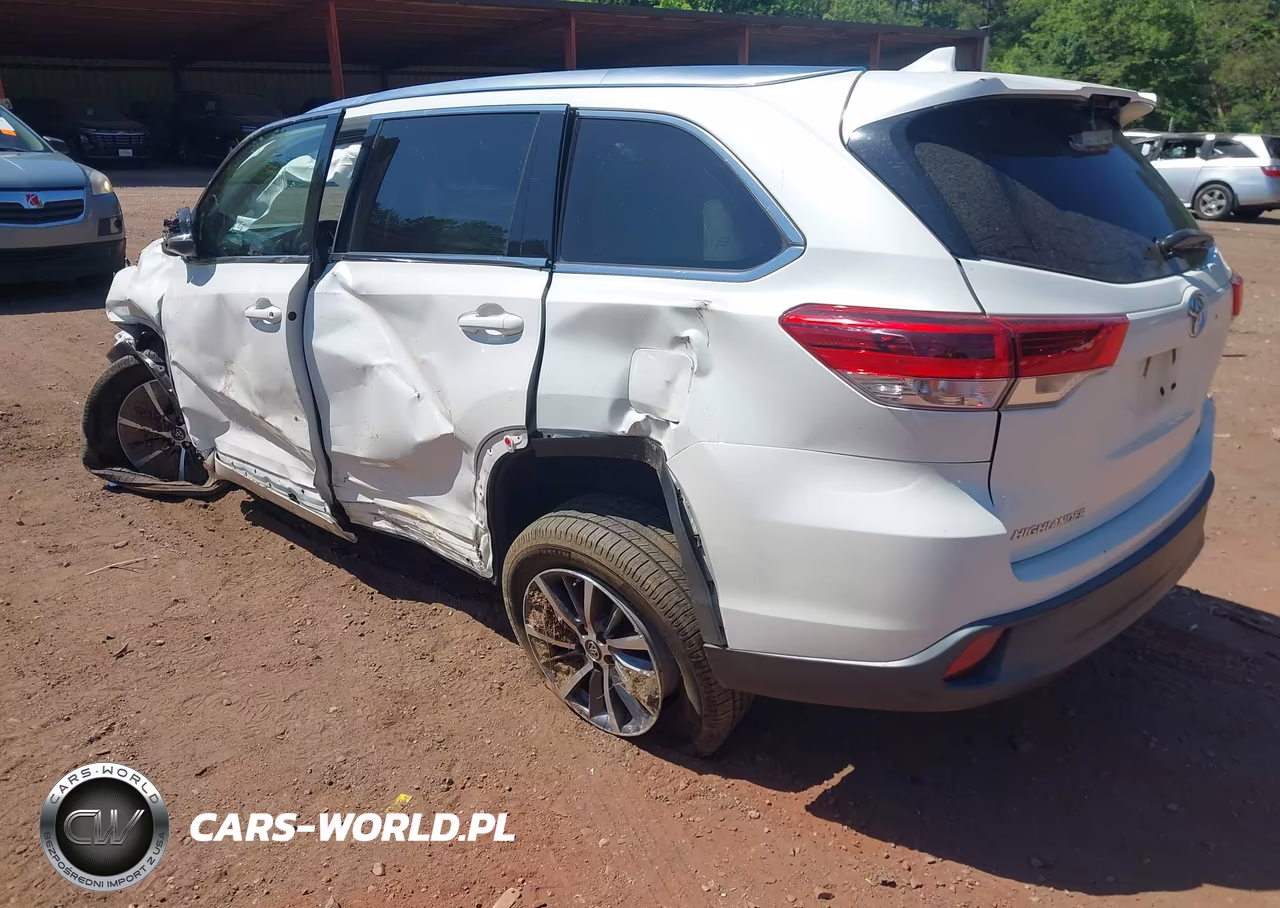 2017 Toyota Highlander Xle VIN:5TDKZRFHXHS525706 - 3