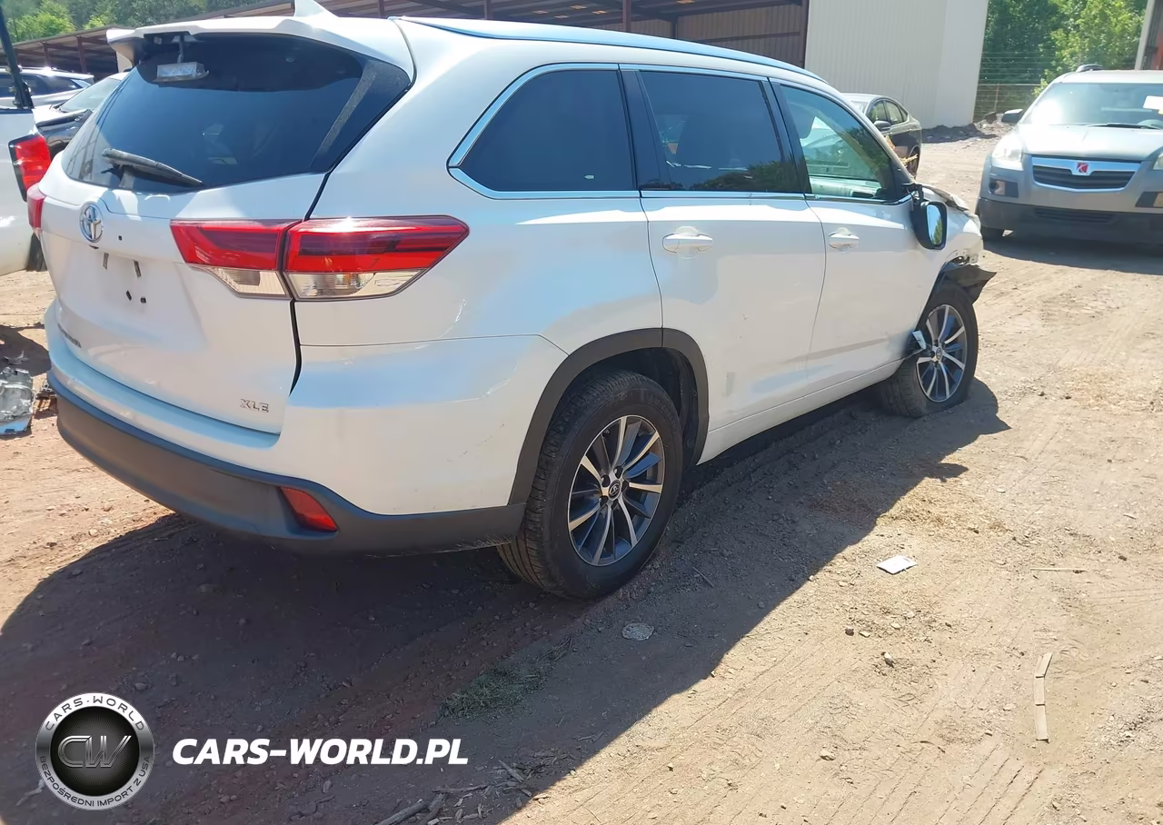 2017 Toyota Highlander Xle VIN:5TDKZRFHXHS525706 - 4
