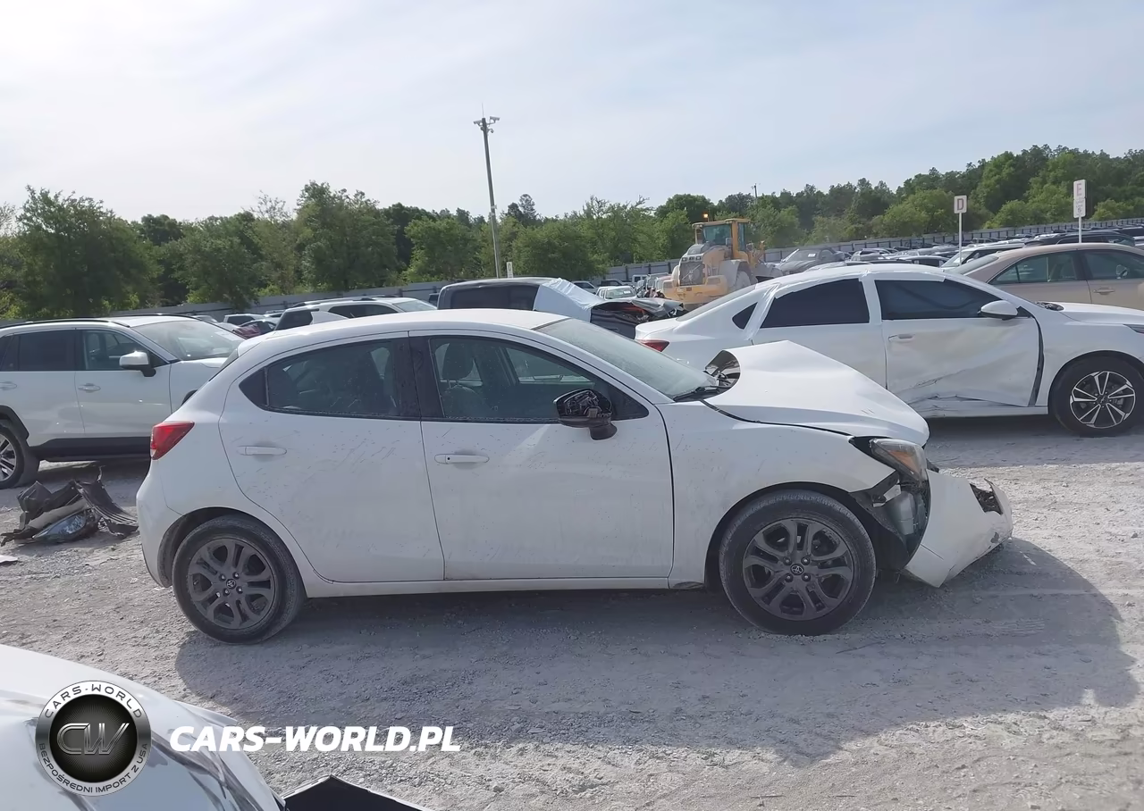 2020 Toyota Yaris Le VIN:3MYDLBJV3LY701285 - 14