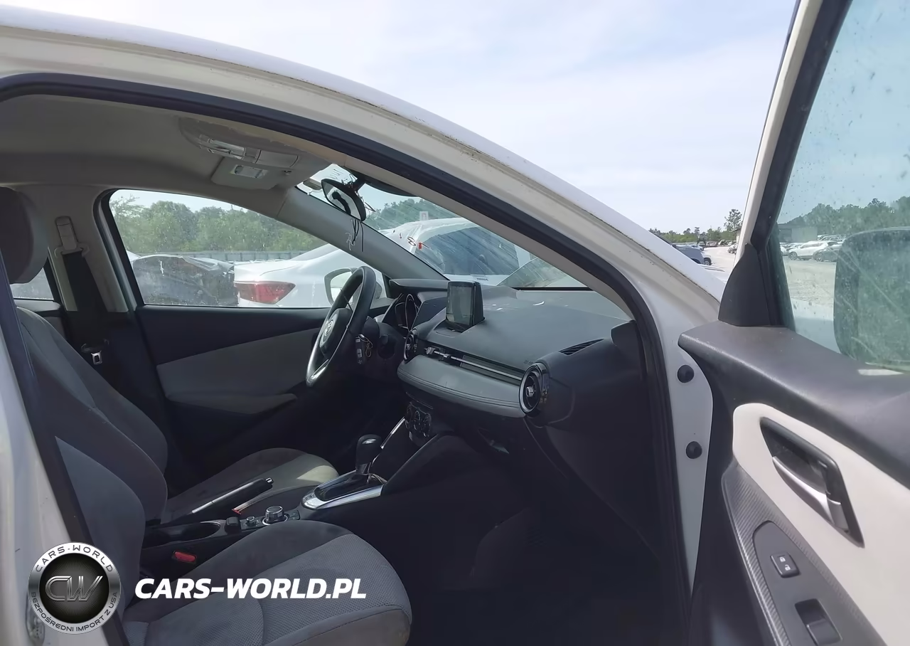 2020 Toyota Yaris Le VIN:3MYDLBJV3LY701285 - 5