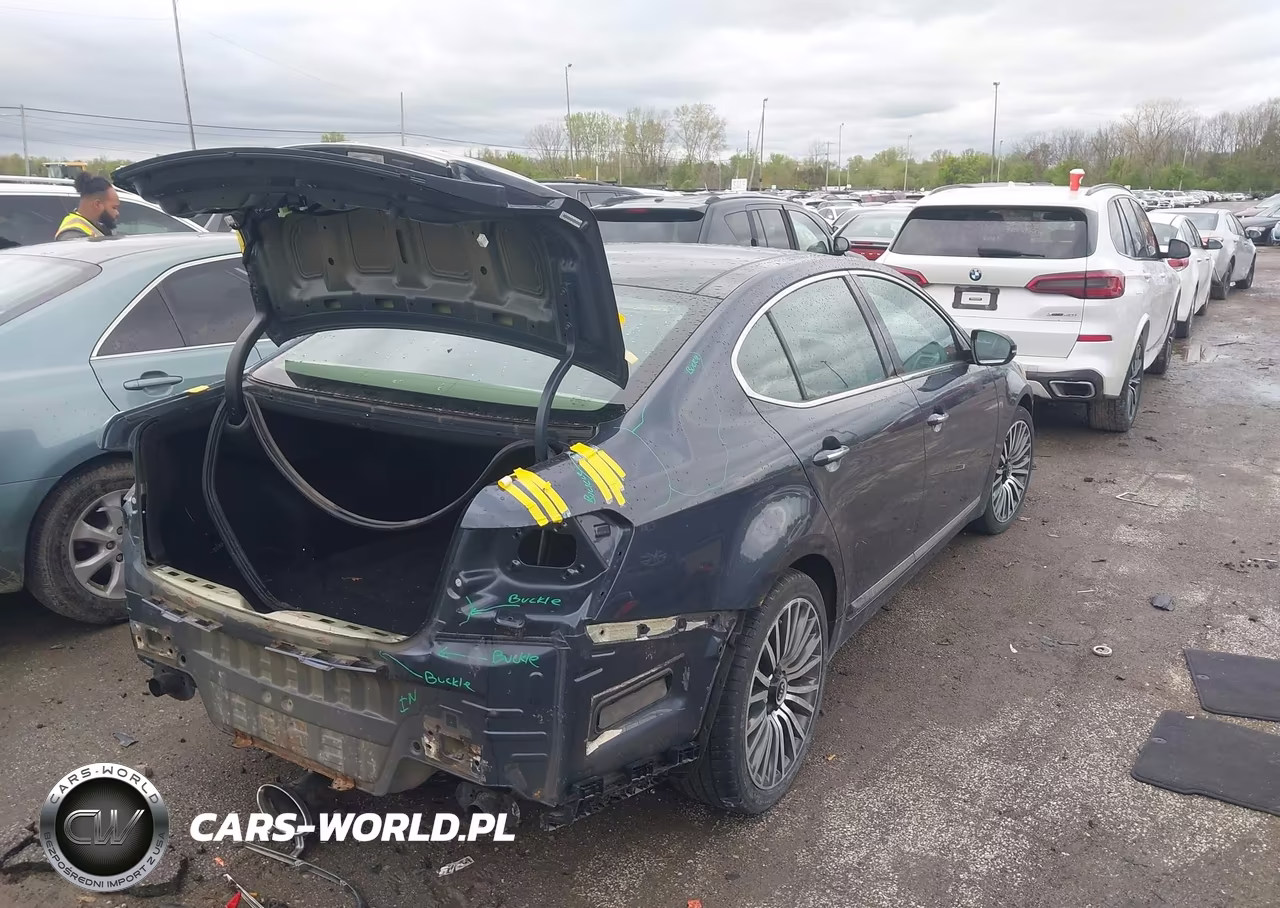 2015 Kia Cadenza Premium VIN:KNALN4D75F5186432 - 4