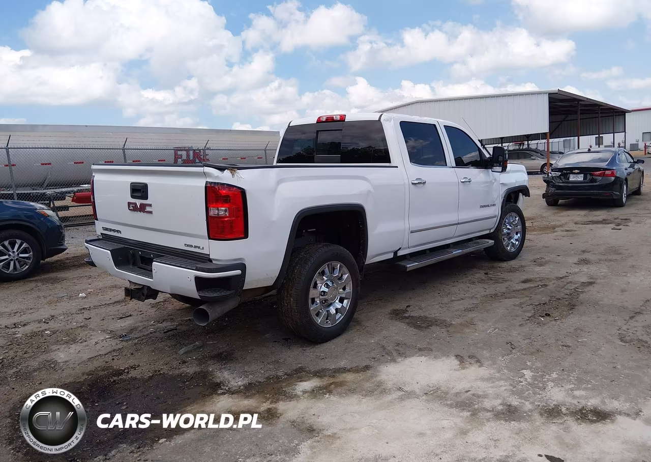 2017 GMC Sierra 2500Hd Denali VIN:1GT12UEY8HF238093 - 4