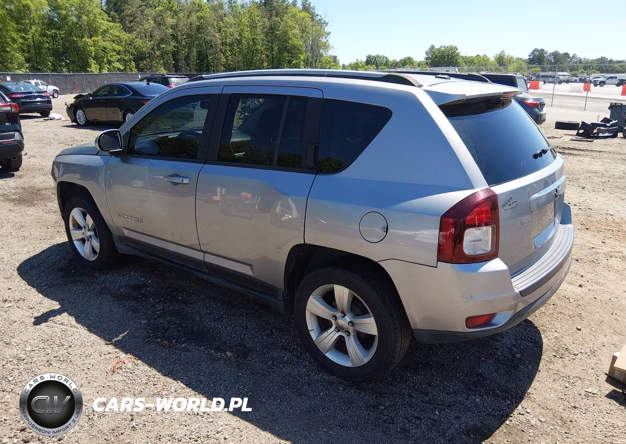 2016 Jeep Compass Latitude VIN:1C4NJCEA9GD636442 - 3