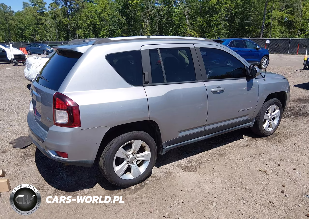 2016 Jeep Compass Latitude VIN:1C4NJCEA9GD636442 - 4