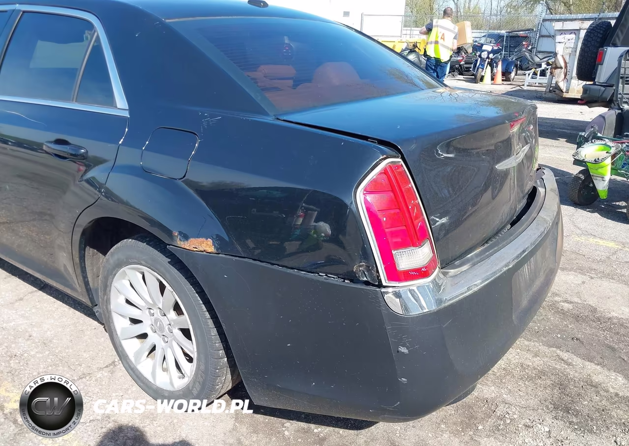 2013 Chrysler 300 Motown VIN:2C3CCAAG6DH626387 - 16