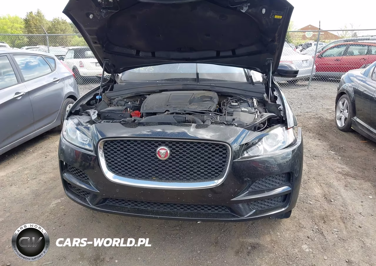 2018 Jaguar F-Pace 25T Premium VIN:SADCJ2FX2JA251399 - 18