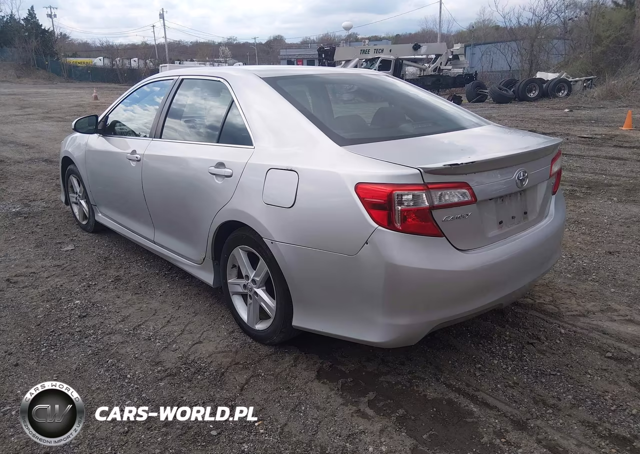 2014 Toyota Camry Se VIN:4T1BF1FK9EU786933 - 3