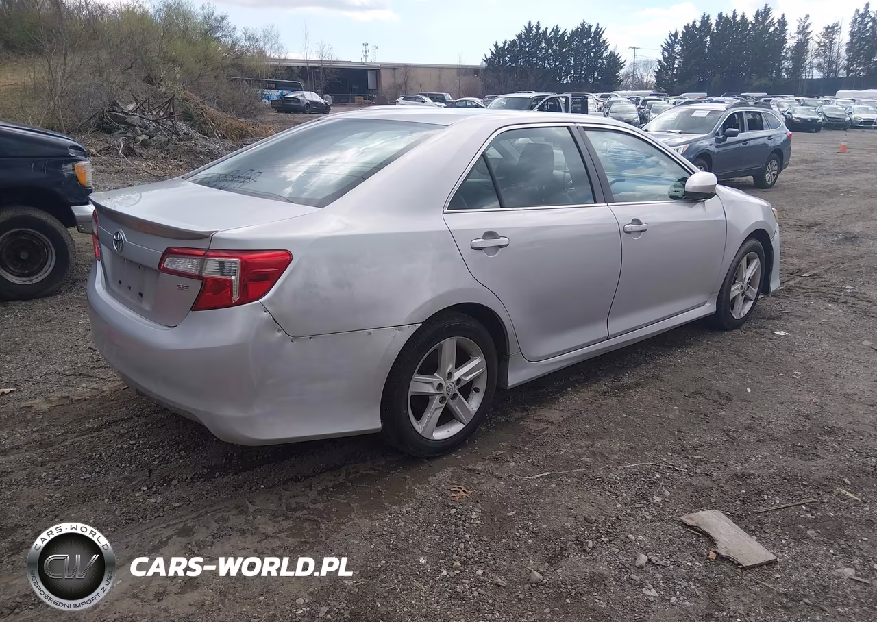 2014 Toyota Camry Se VIN:4T1BF1FK9EU786933 - 4