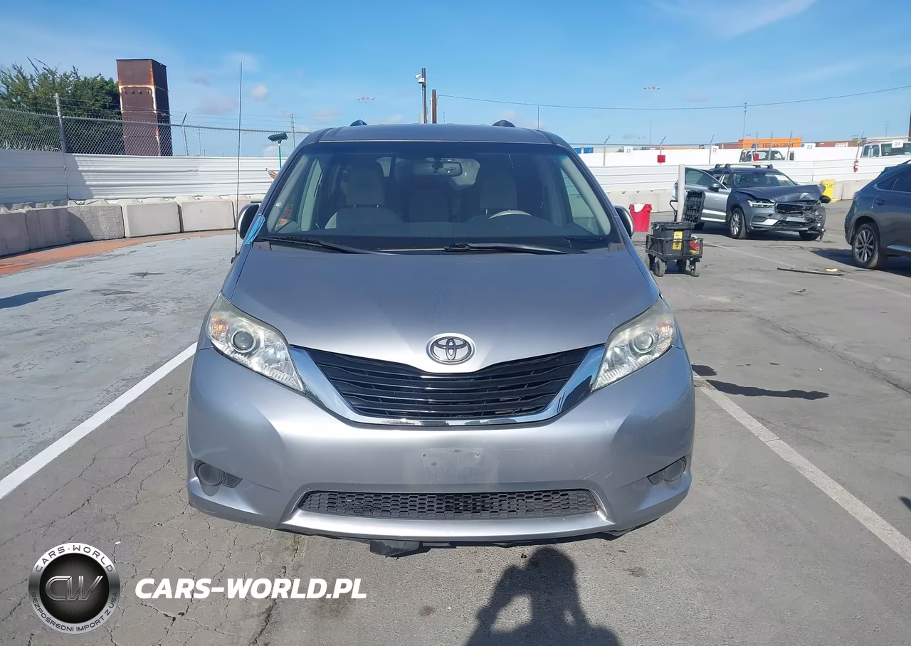 2013 Toyota Sienna Le V6 8 Passenger VIN:5TDKK3DC1DS379358 - 13