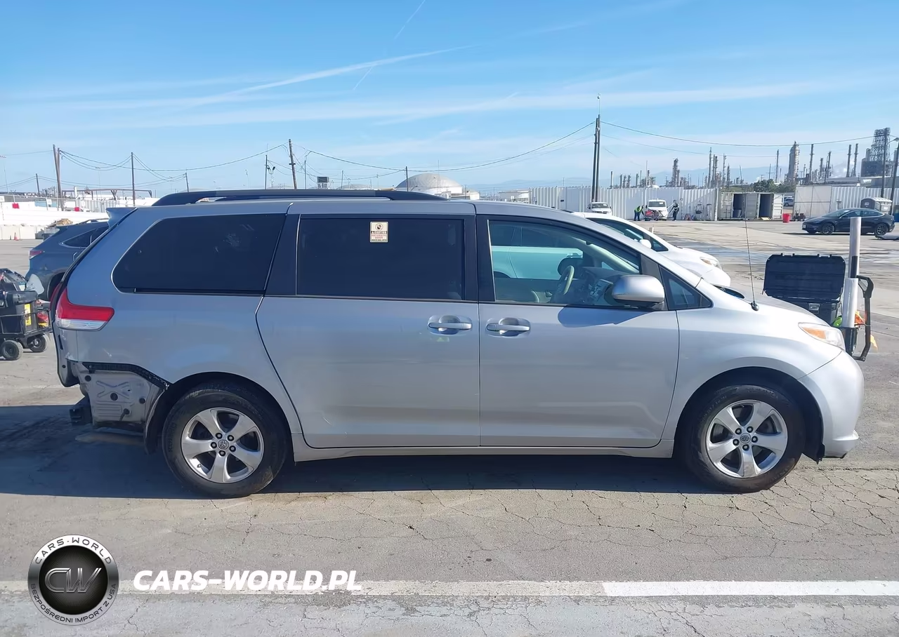2013 Toyota Sienna Le V6 8 Passenger VIN:5TDKK3DC1DS379358 - 14
