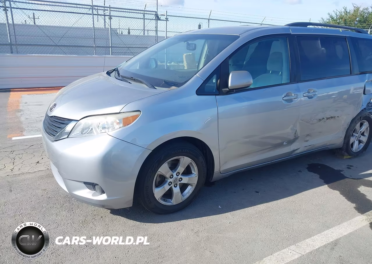 2013 Toyota Sienna Le V6 8 Passenger VIN:5TDKK3DC1DS379358 - 2