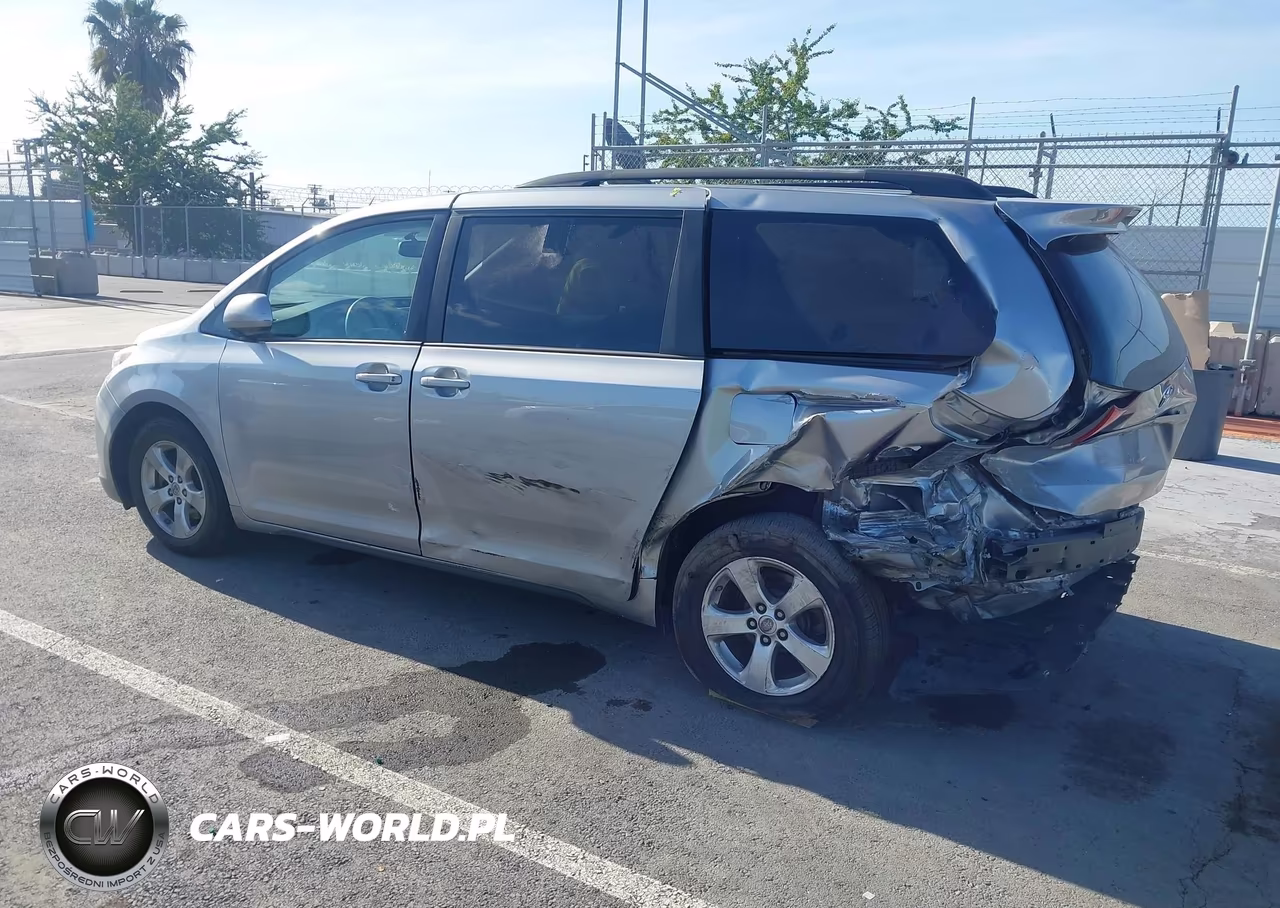 2013 Toyota Sienna Le V6 8 Passenger VIN:5TDKK3DC1DS379358 - 3