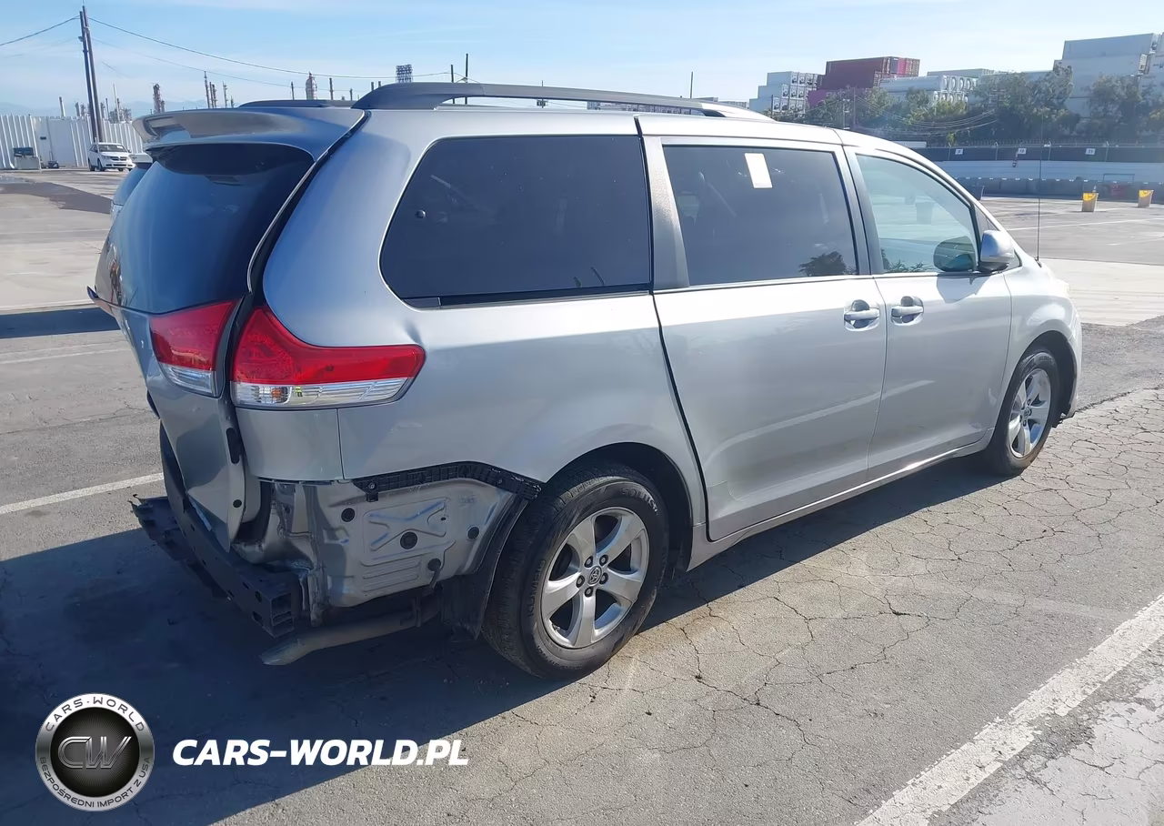 2013 Toyota Sienna Le V6 8 Passenger VIN:5TDKK3DC1DS379358 - 4