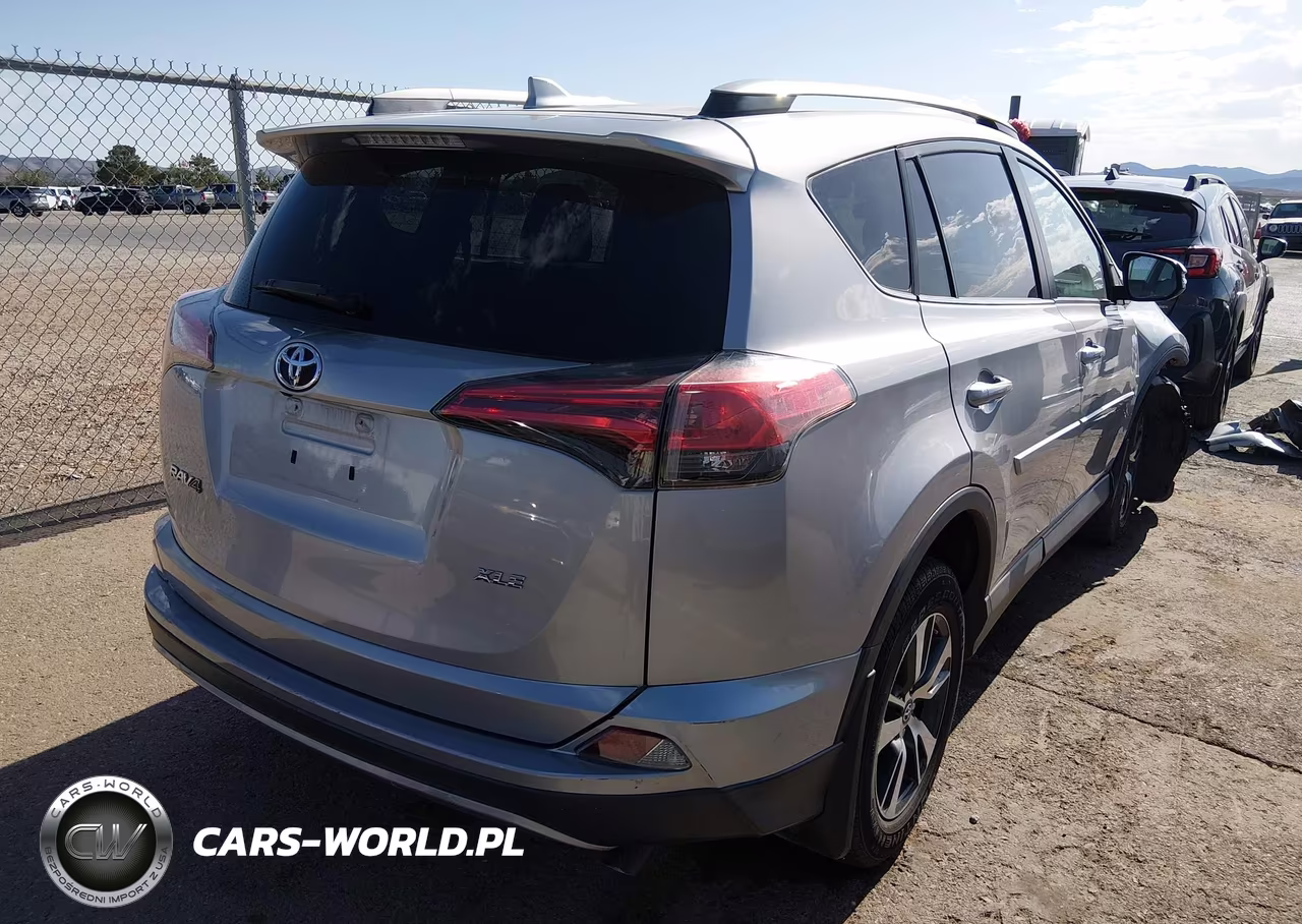 2018 Toyota Rav4 Xle VIN:2T3WFREV6JW418075 - 4