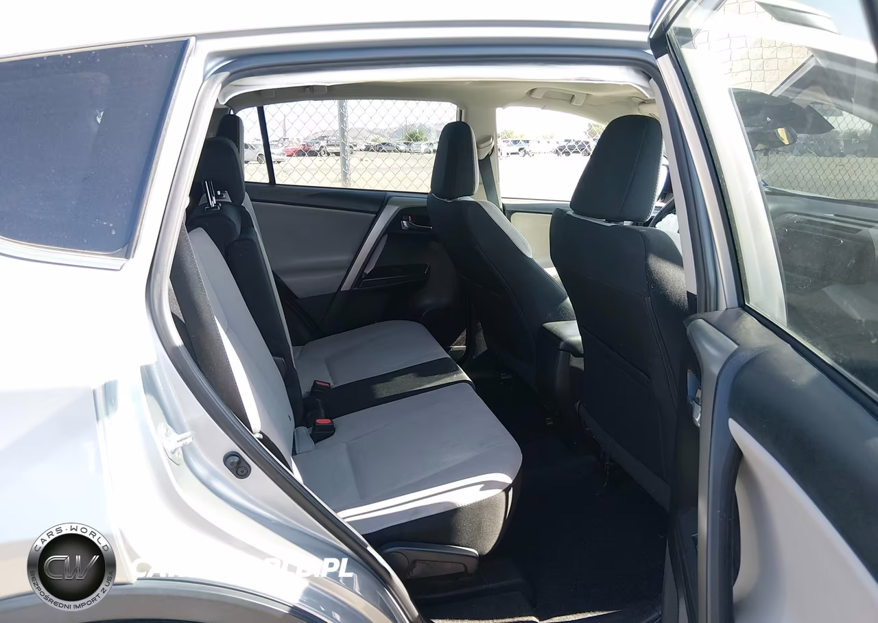 2018 Toyota Rav4 Xle VIN:2T3WFREV6JW418075 - 8
