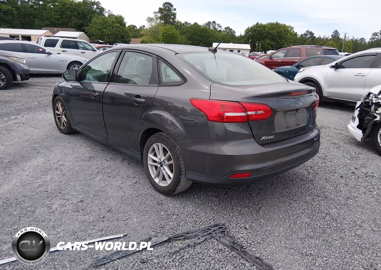 2017 Ford Focus Se VIN:1FADP3F2XHL259618 - 3