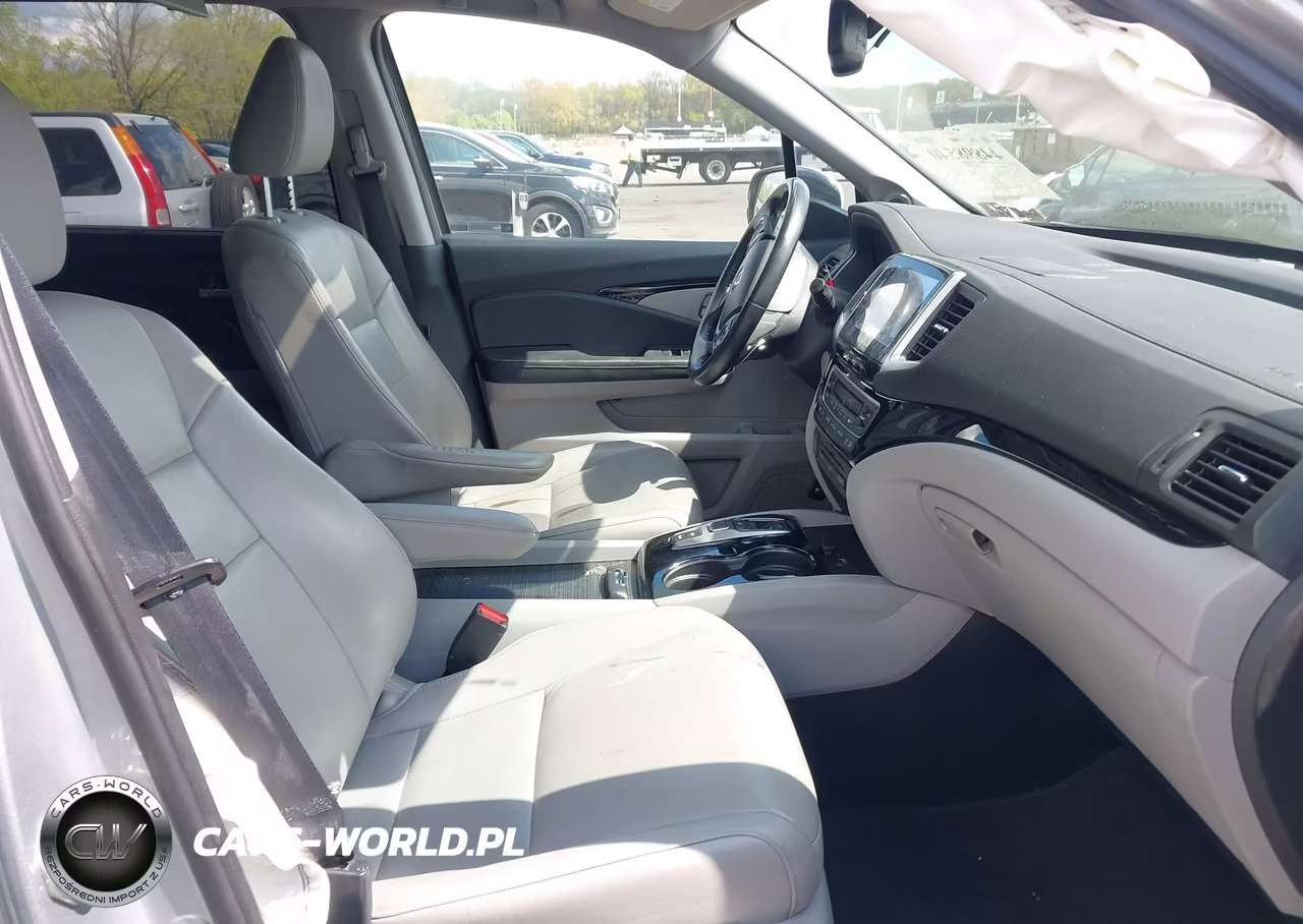 2016 Honda Pilot Touring VIN:5FNYF6H95GB117138 - 5