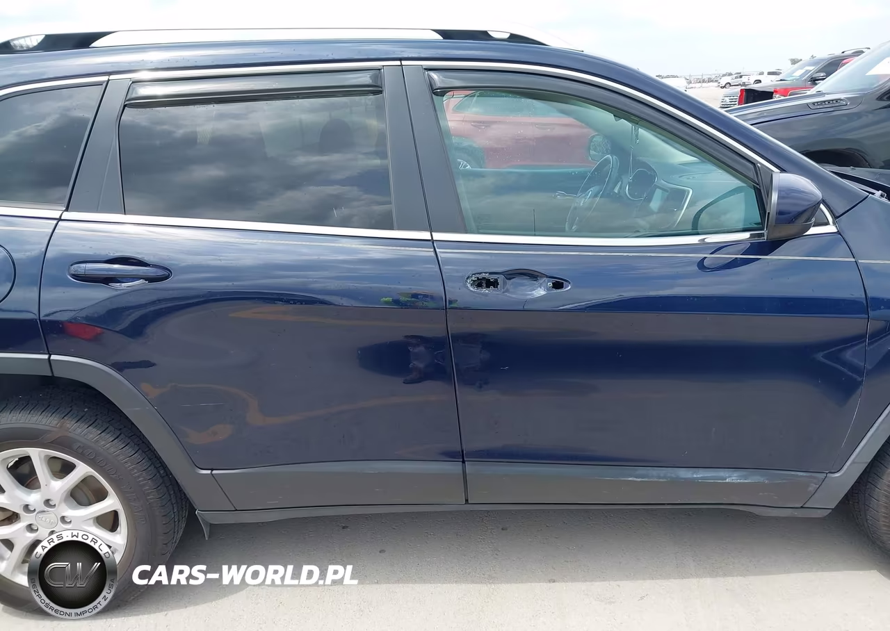 2015 Jeep Cherokee Latitude VIN:1C4PJLCS0FW670048 - 13