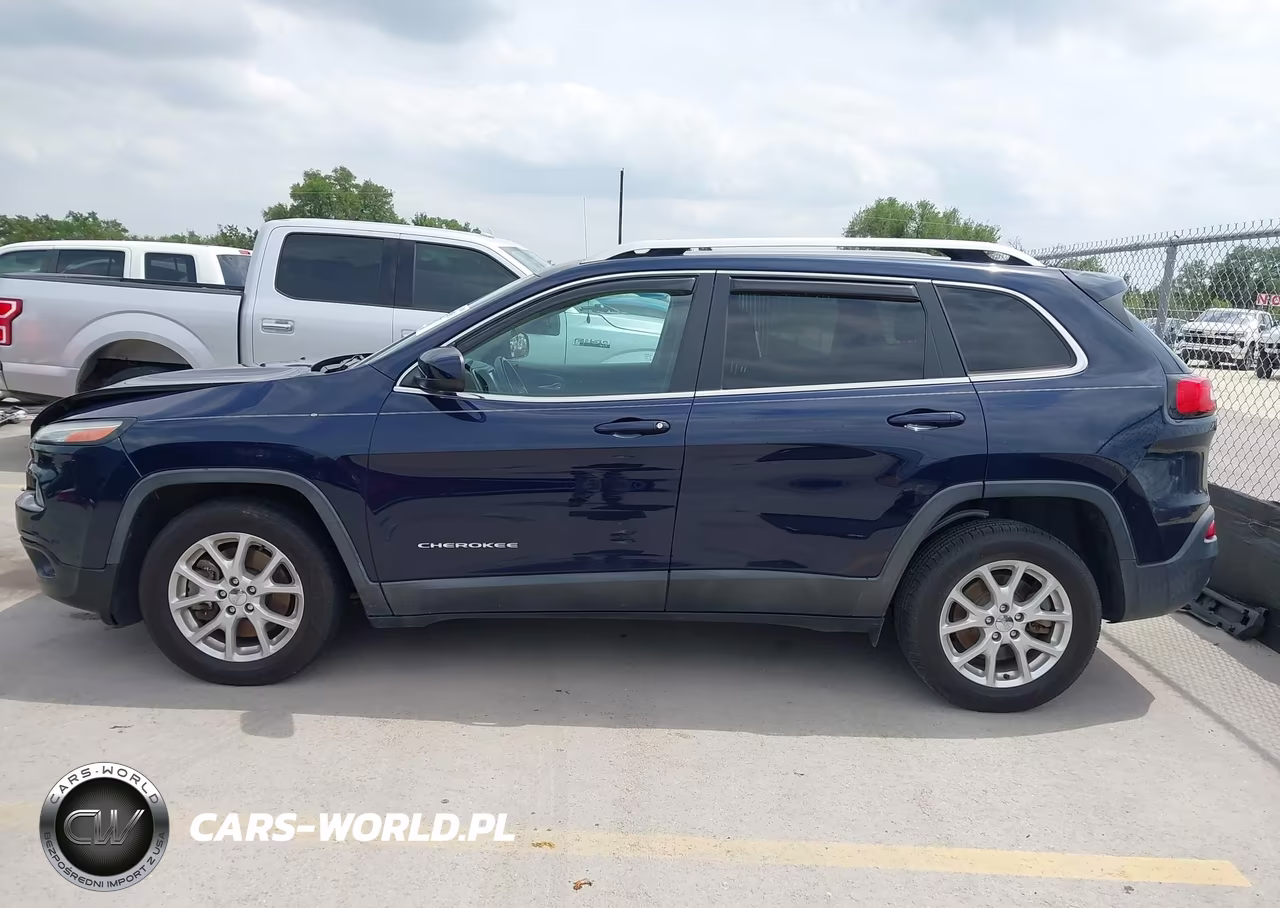 2015 Jeep Cherokee Latitude VIN:1C4PJLCS0FW670048 - 14