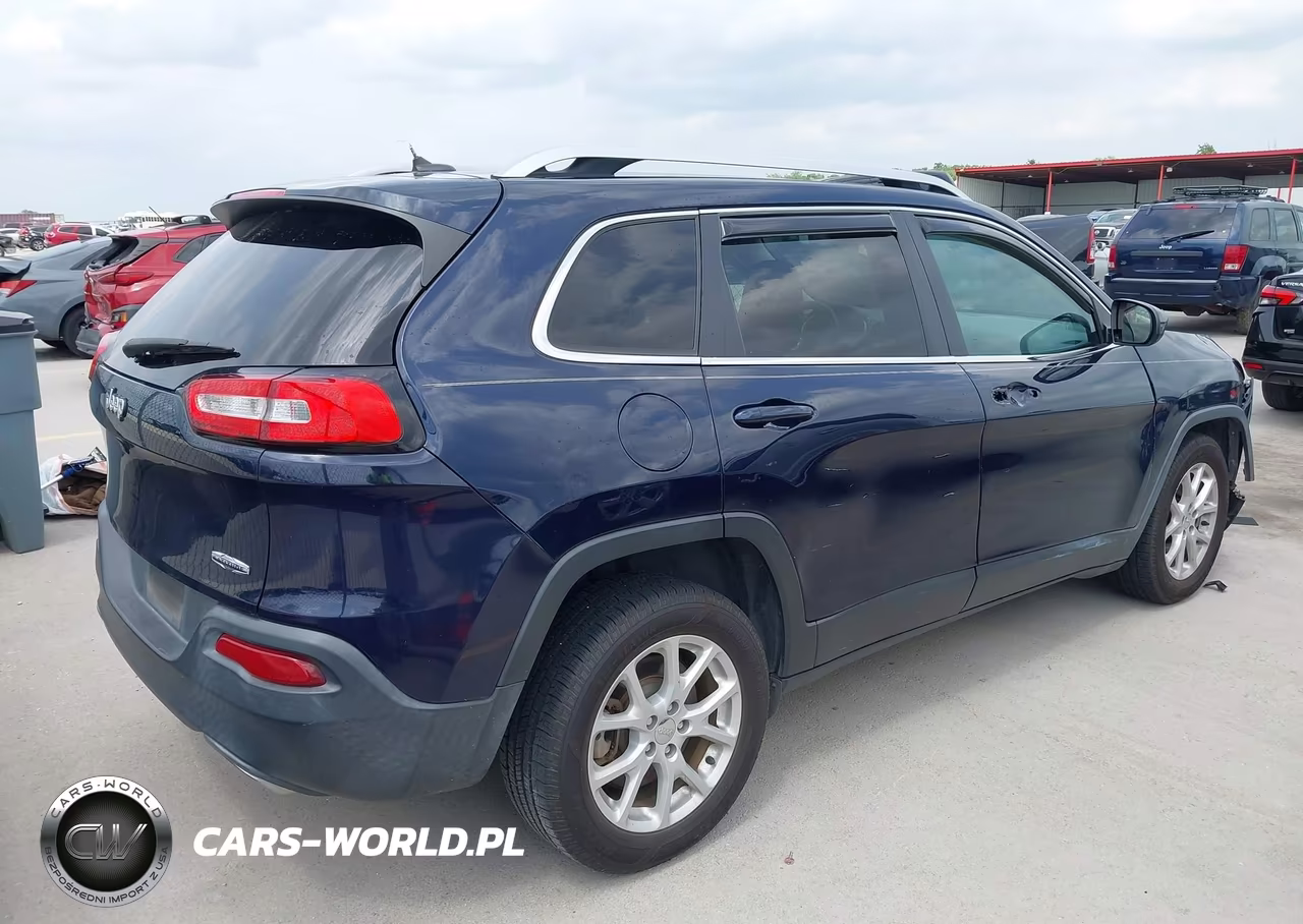 2015 Jeep Cherokee Latitude VIN:1C4PJLCS0FW670048 - 4