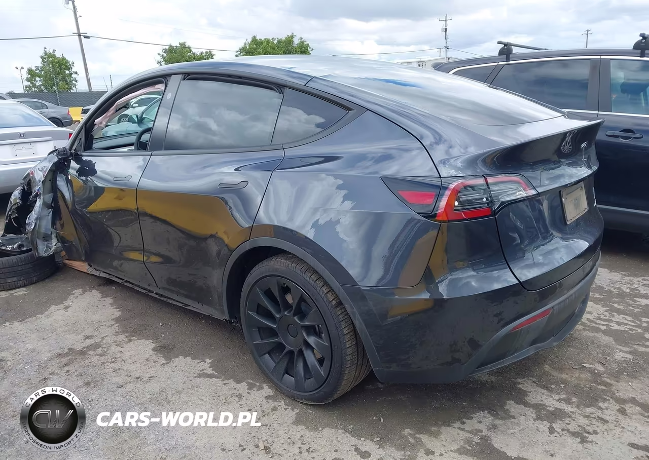 2024 Tesla Model Y Long Range Dual Motor All-Wheel Drive VIN:7SAYGDEE4RF073772 - 3