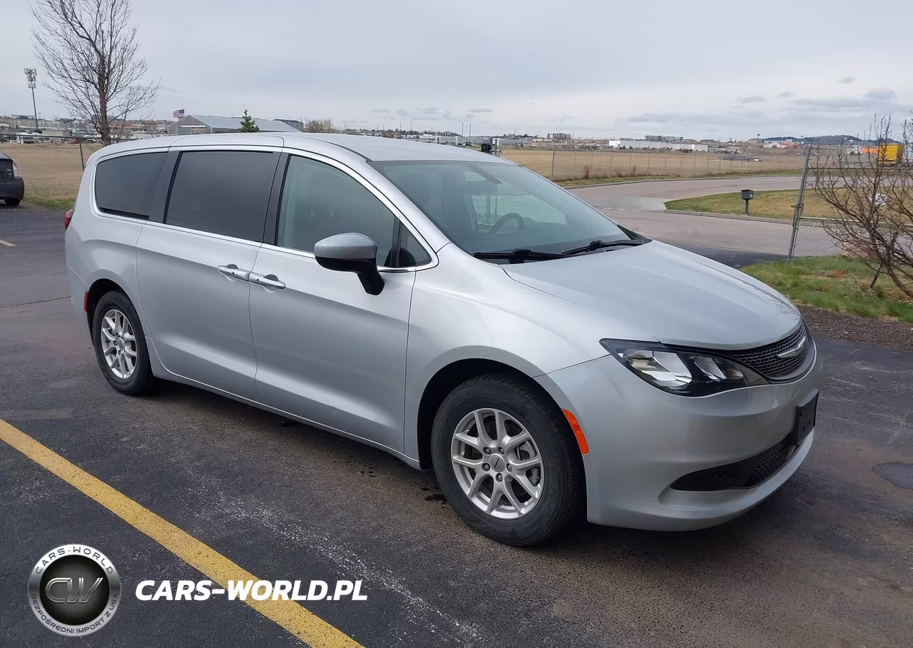 2022 Chrysler Voyager Lx