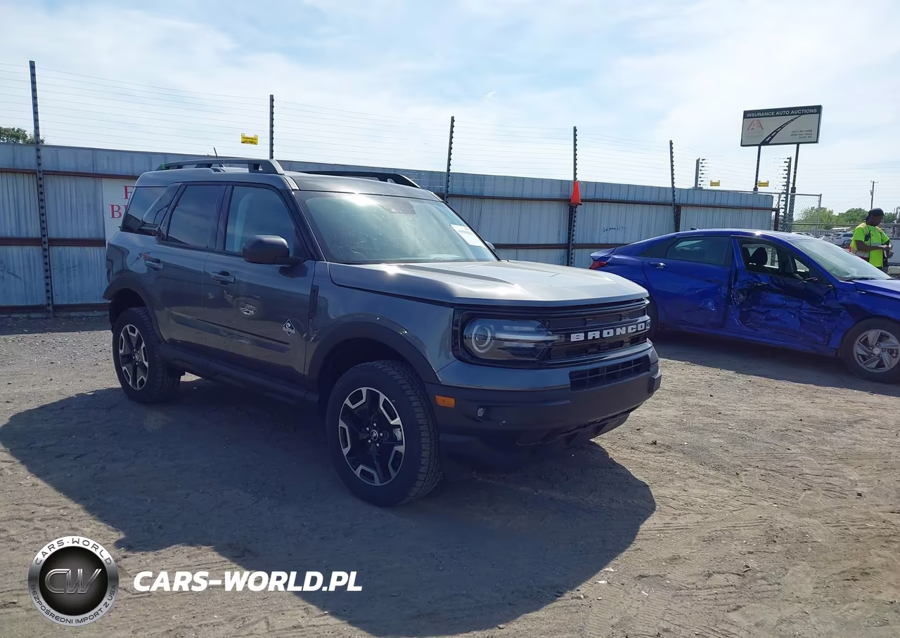 2023 Ford Bronco Sport Outer Banks – zdjęcie 1 z 17