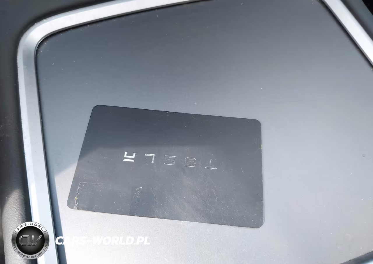 2023 Tesla Model Y VIN:7SAYGDEE9PF766981 - 11