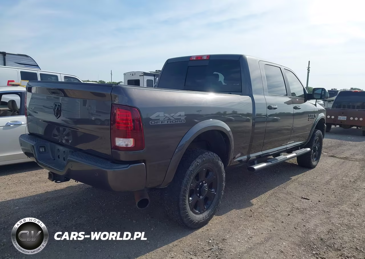 2017 Ram 2500 VIN:3C6UR5NL8HG578336 - 4