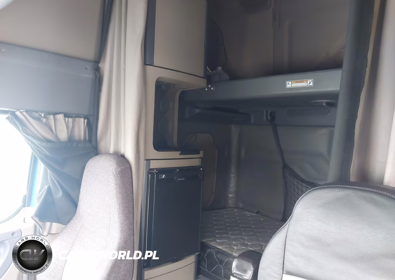 2017 Freightliner Cascadia 125 VIN:3AKJGLDR2HSHY4718 - 13