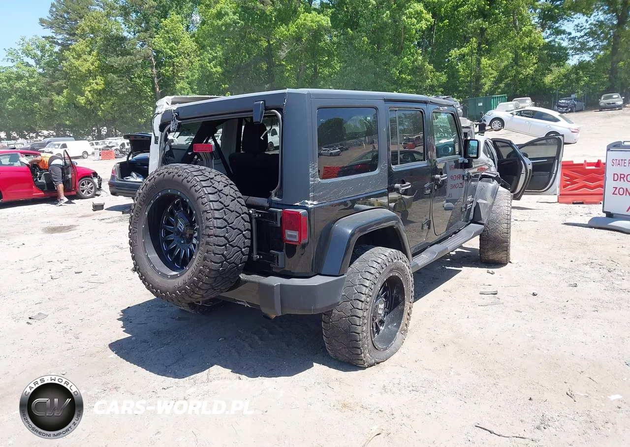 2016 Jeep Wrangler Unlimited Sahara VIN:1C4BJWEG5GL100621 - 4