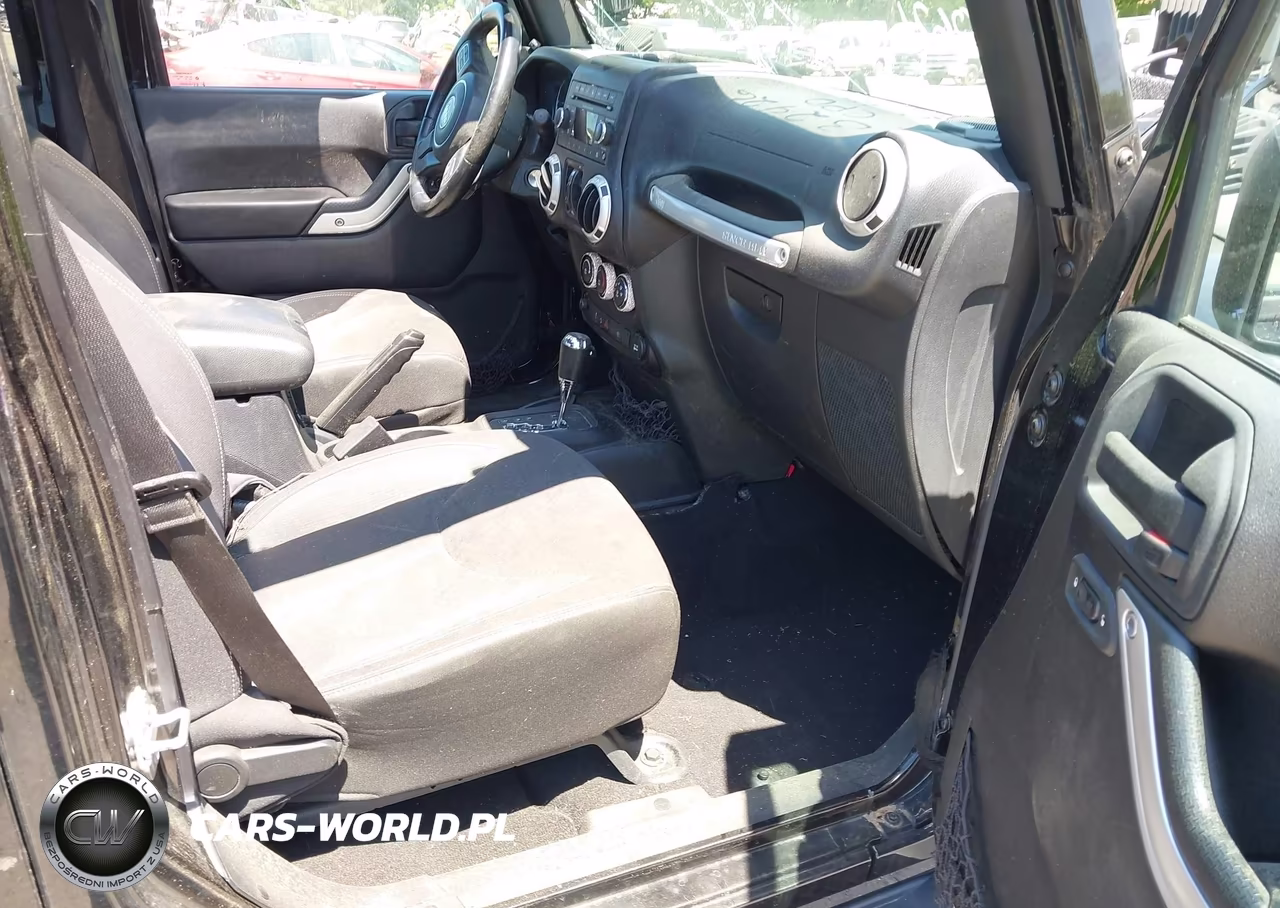 2016 Jeep Wrangler Unlimited Sahara VIN:1C4BJWEG5GL100621 - 5