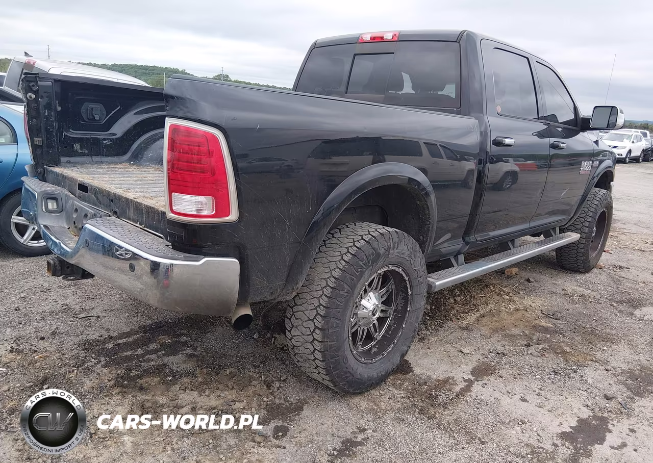 2014 Ram 2500 Laramie VIN:3C6UR5FJ4EG315513 - 4
